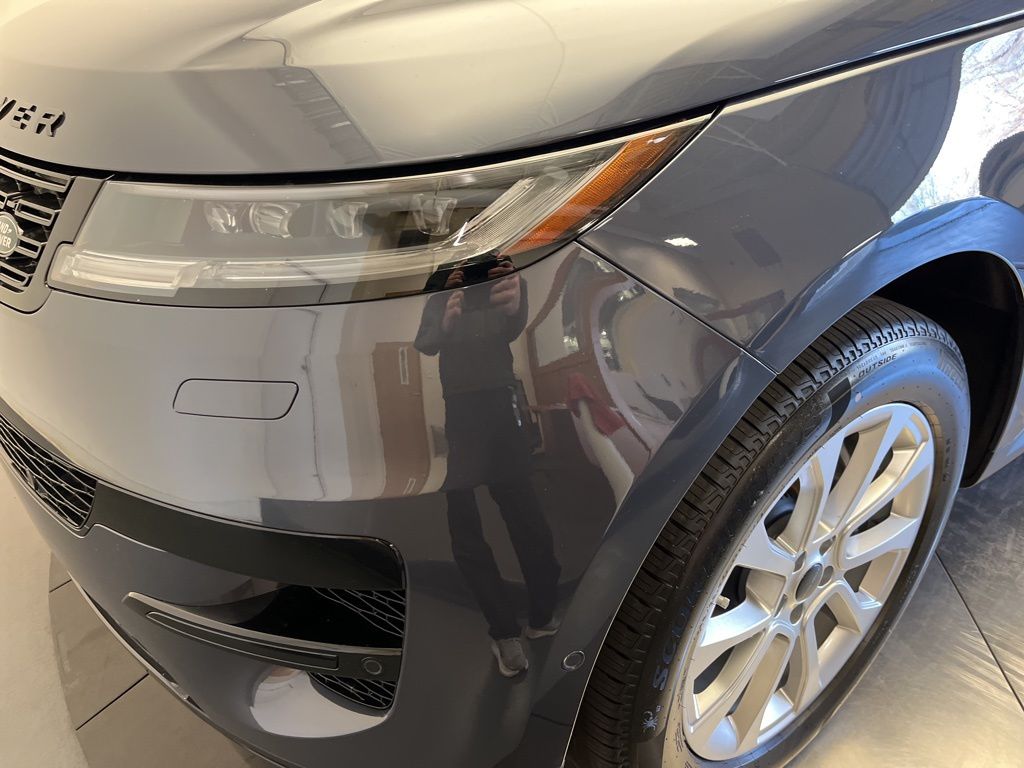 Thumbnail: 2026 Land Rover Range Rover Sport - 9