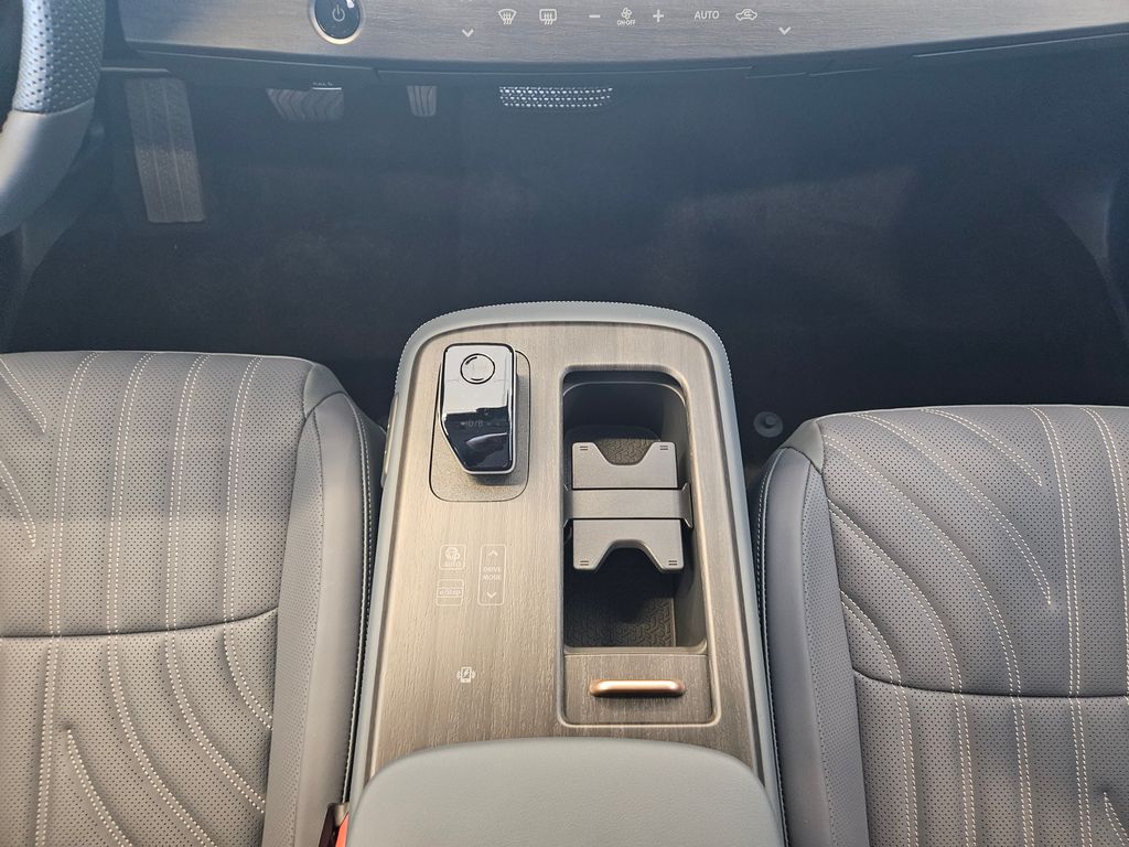 2025 Nissan Ariya PLATINUM+ e-4ORCE