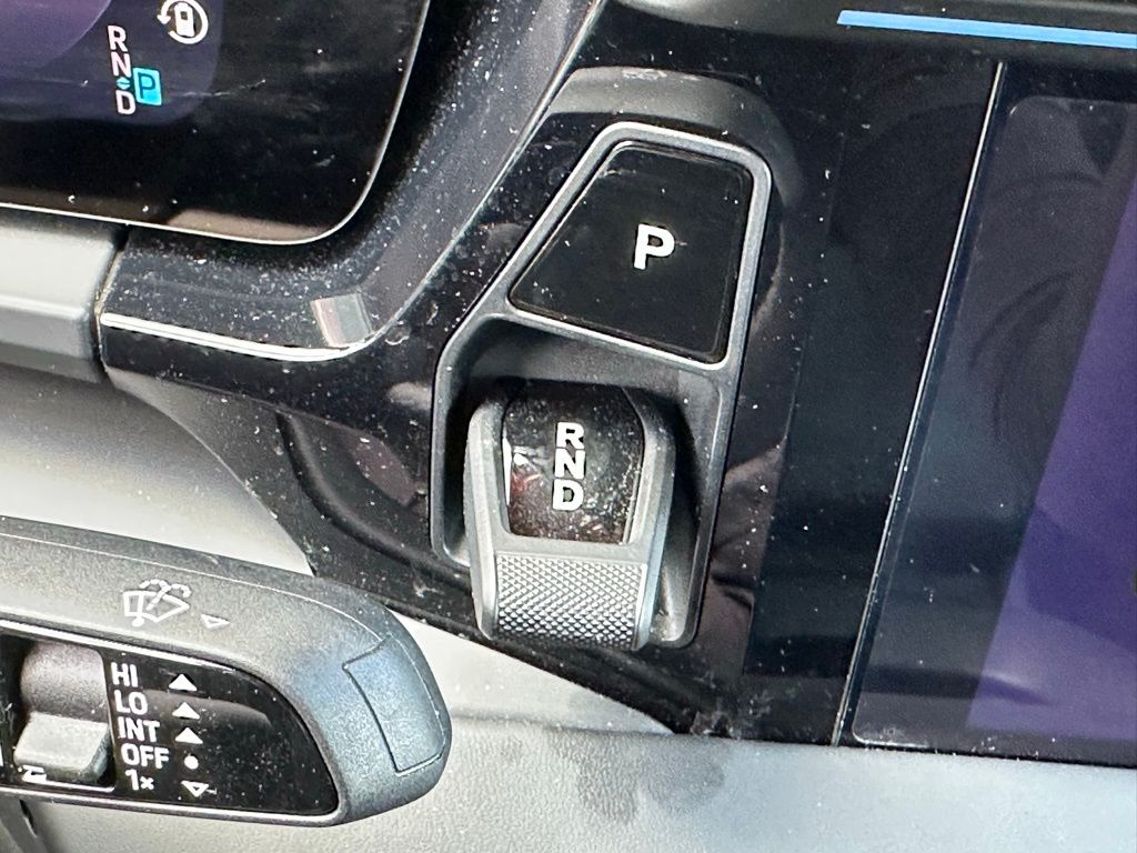 Thumbnail: 2025 Porsche Macan - 32