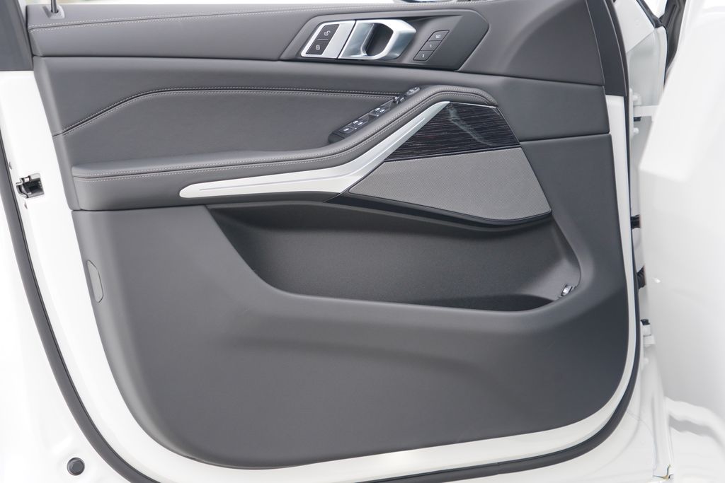 Thumbnail: 2026 BMW X5 - 9