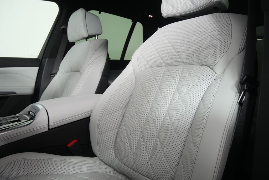 Thumbnail: 2026 BMW X5 - 11