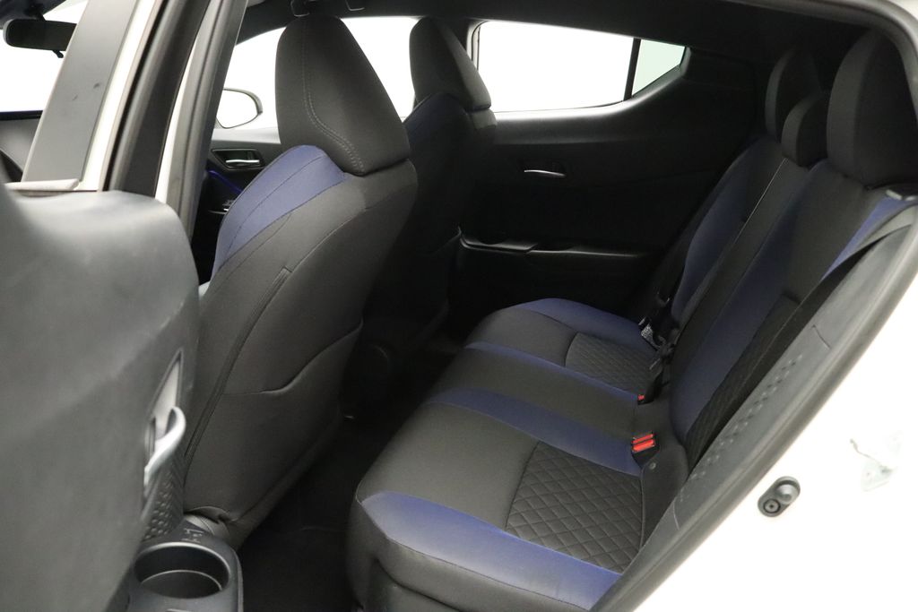 2020 Toyota C-HR XLE 19
