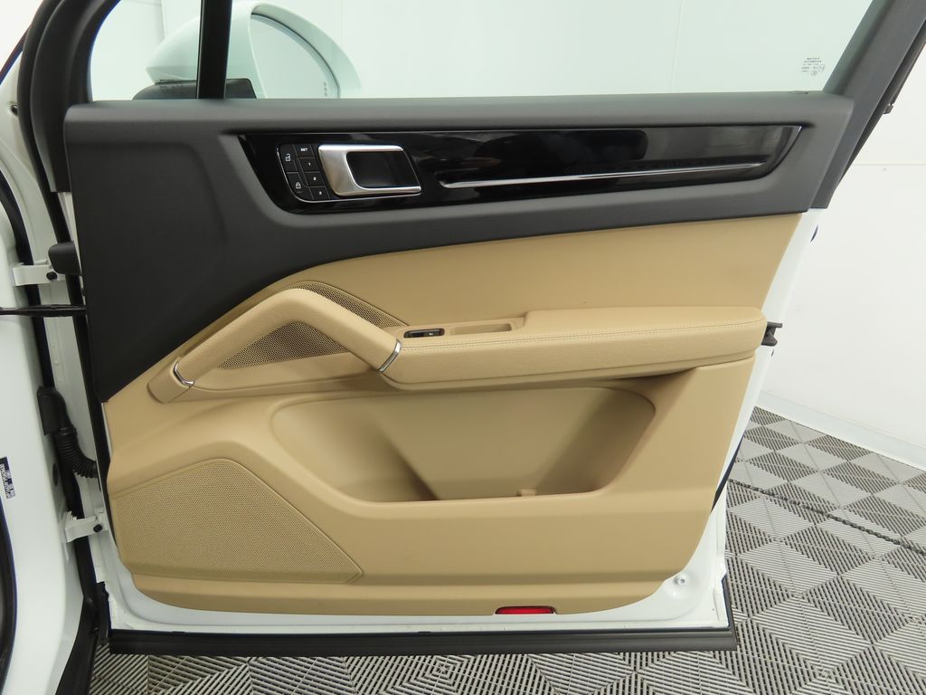 Thumbnail: 2023 Porsche Cayenne - 26