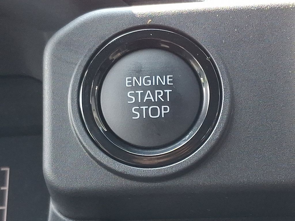 2025 Toyota Tacoma SR5 14