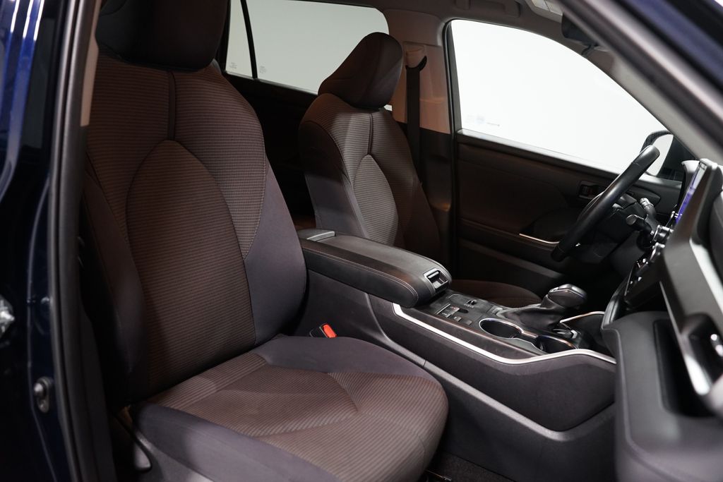 Thumbnail: 2023 Toyota Highlander - 28