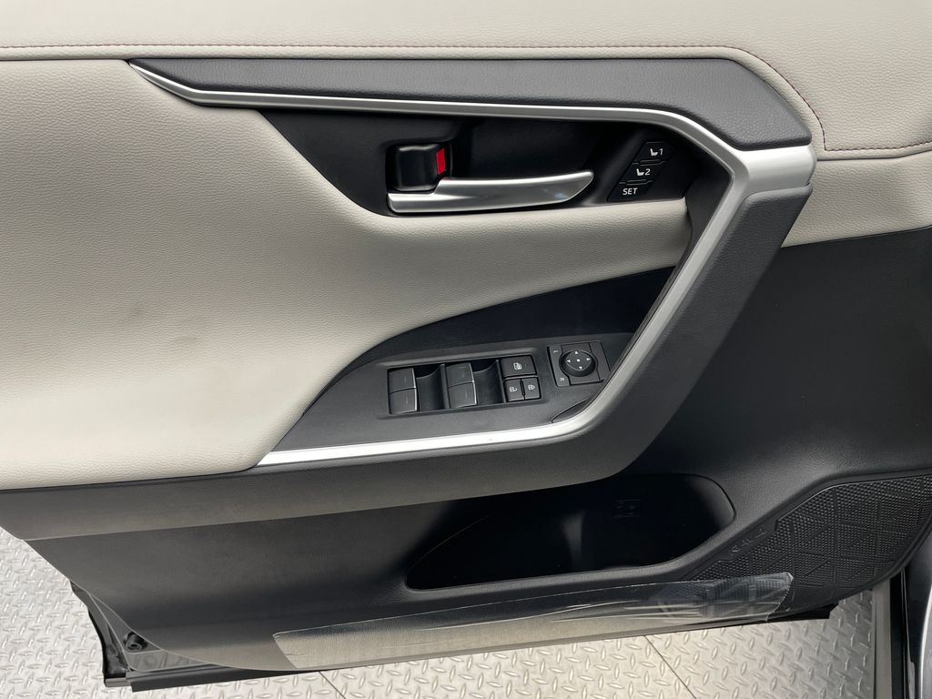 Thumbnail: 2025 Toyota RAV4 - 9