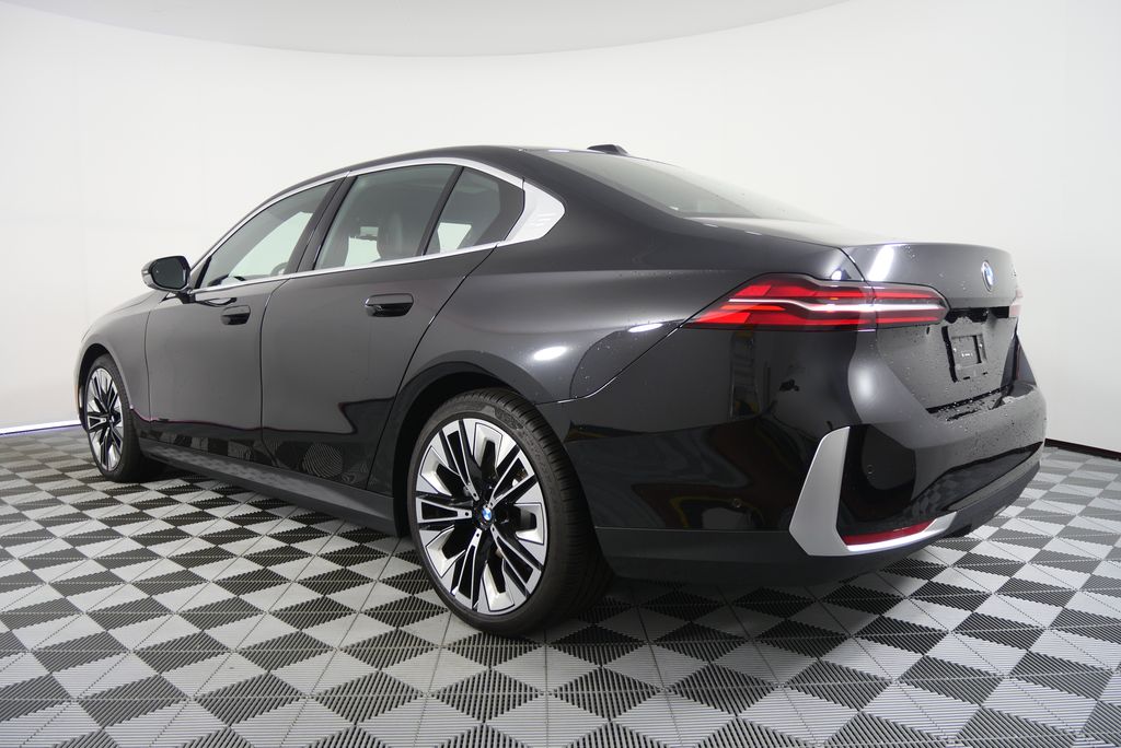 Thumbnail: 2024 BMW 5 Series - 5