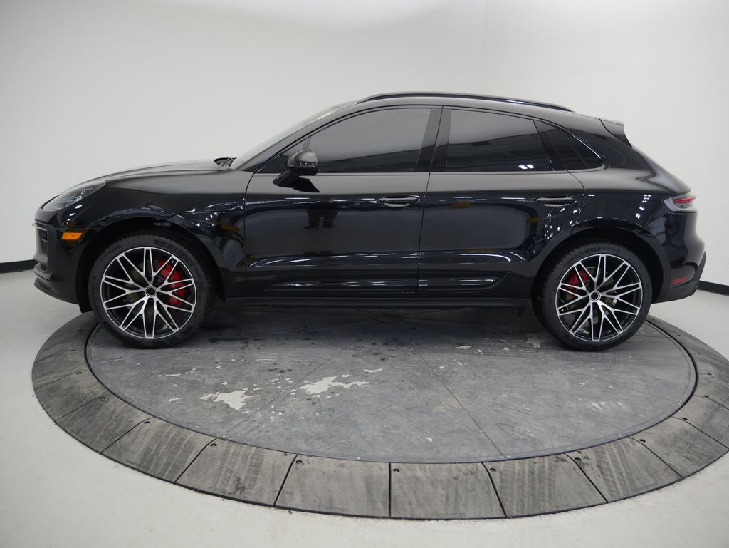 Thumbnail: 2023 Porsche Macan - 2