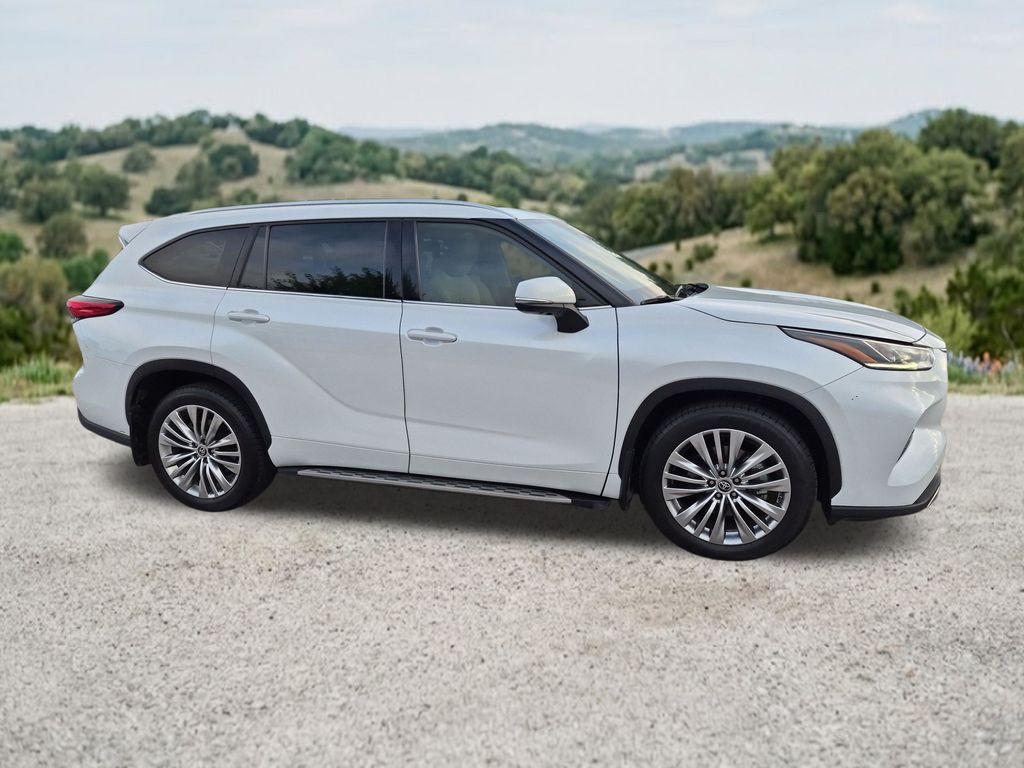 Used Car 2022 Toyota Highlander  Platinum For Sale Under $40,000 In Austin, Texas
