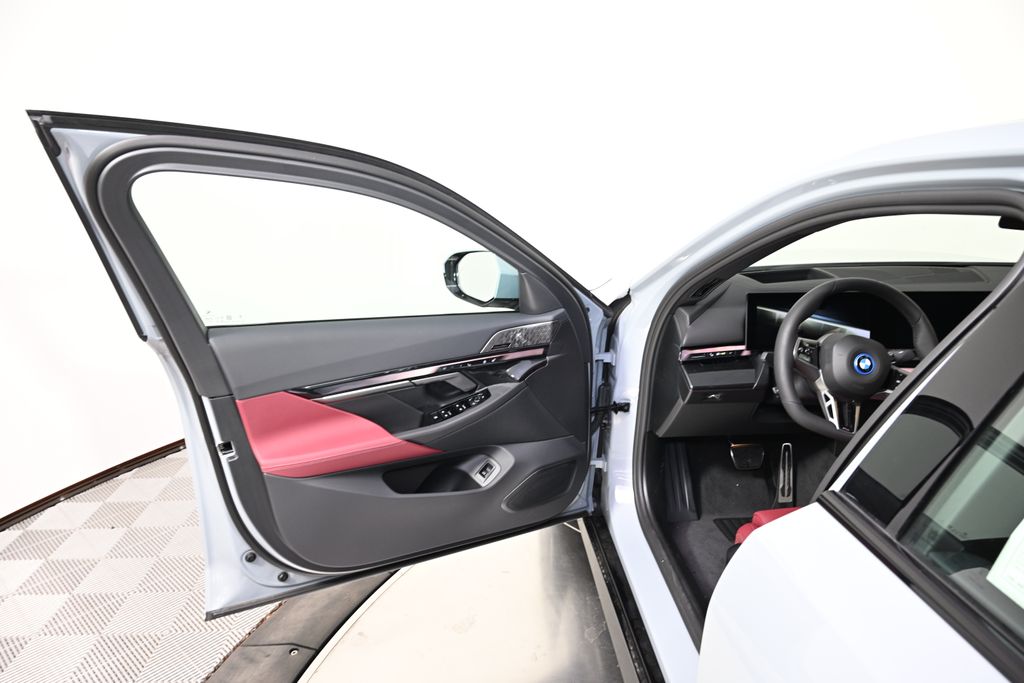 Thumbnail: 2026 BMW i5 - 21
