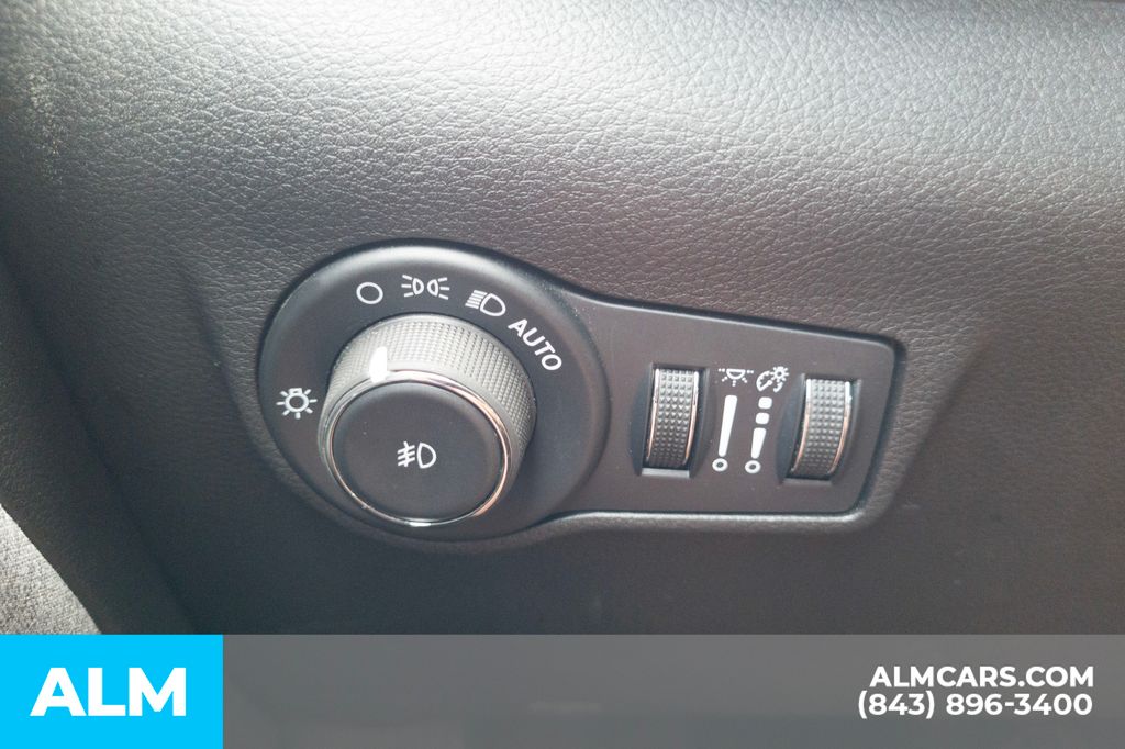 Used 2024 Blue Jeep Latitude image 31