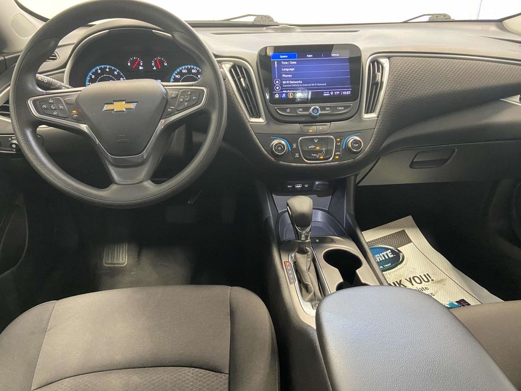 2023 Chevrolet Malibu LS photo 10