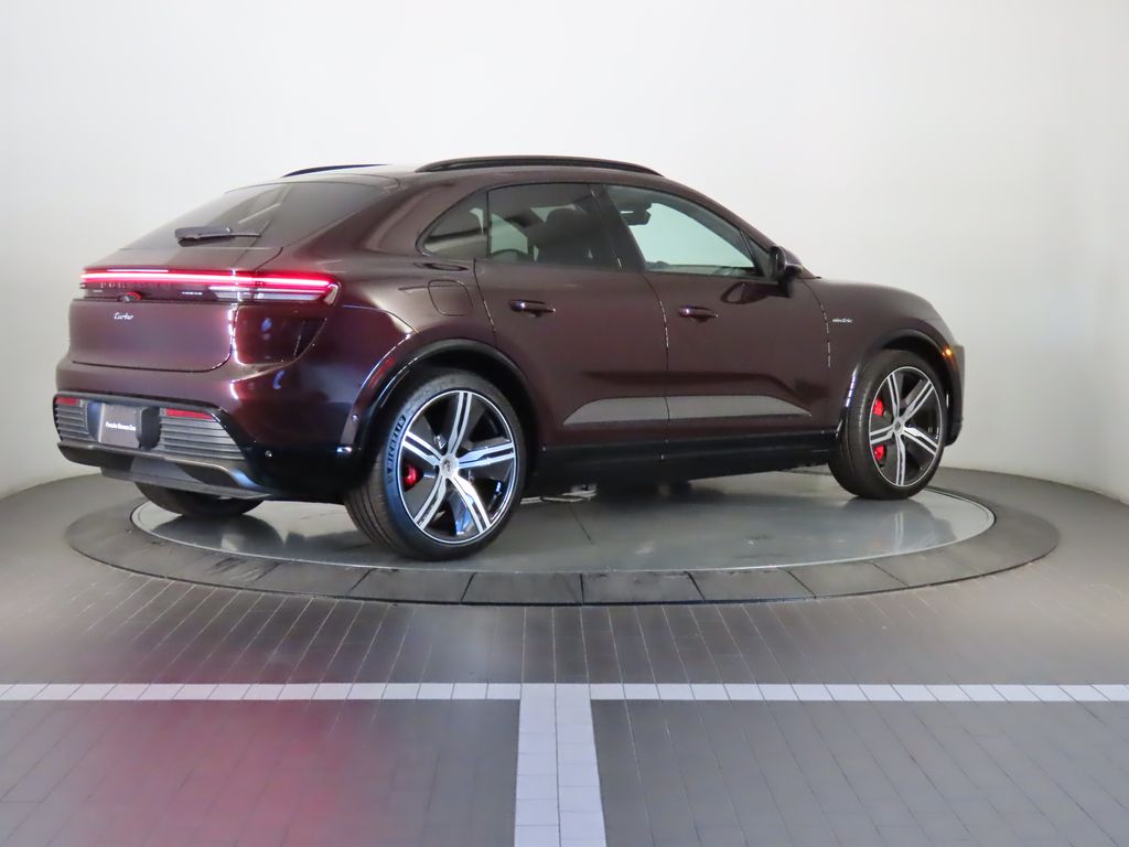 Thumbnail: 2024 Porsche Macan - 7