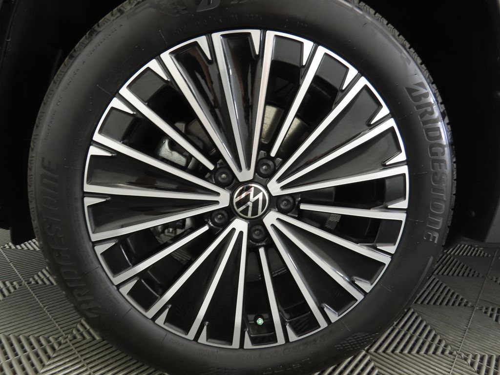 Thumbnail: 2025 Volkswagen Taos - 30