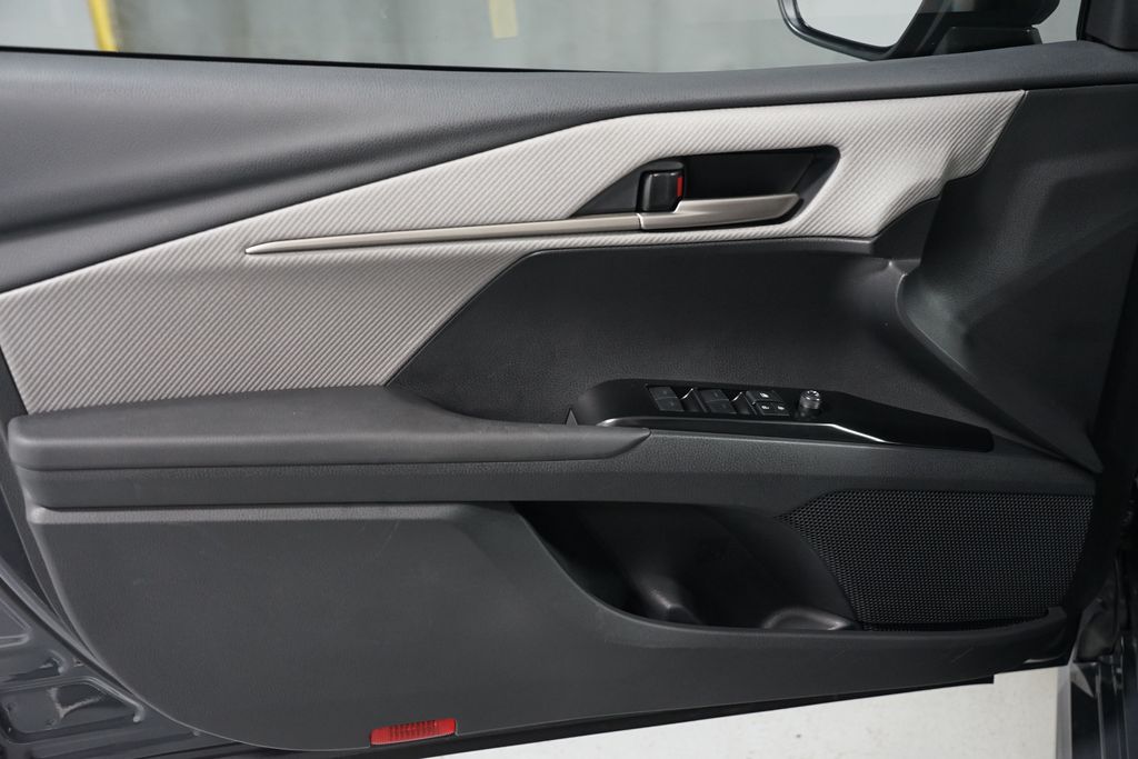 Thumbnail: 2025 Toyota Camry - 31