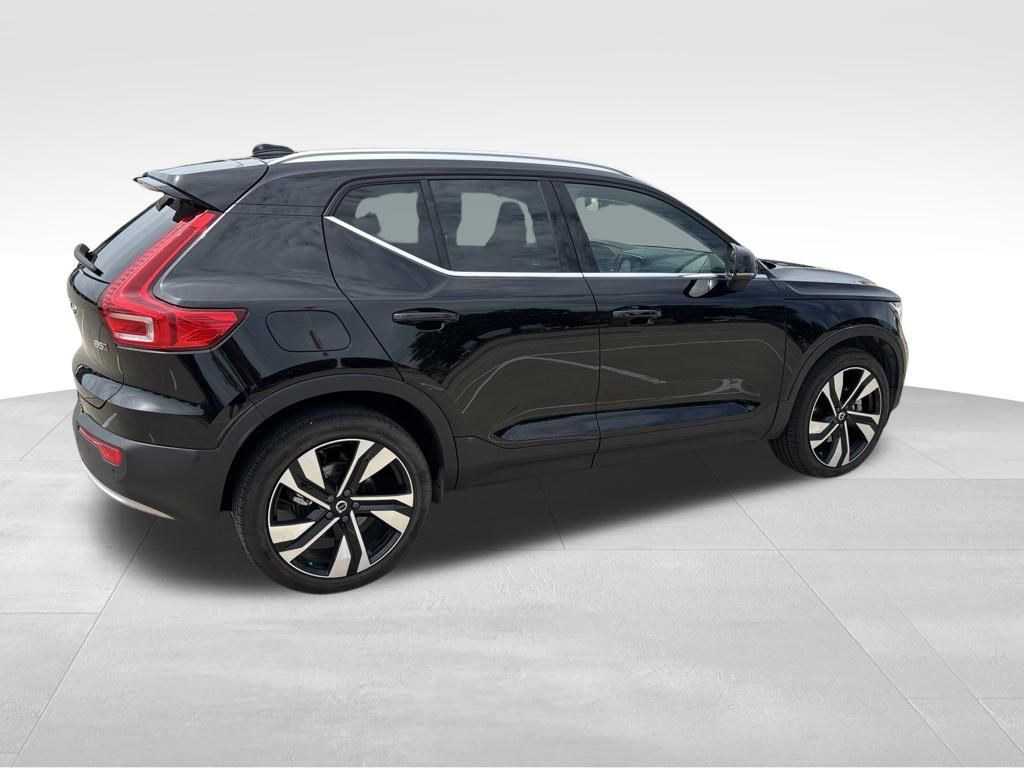 Used 2024 Volvo XC40 SUV