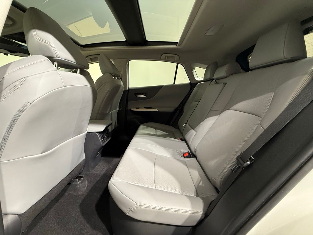 Thumbnail: 2021 Toyota Venza - 18