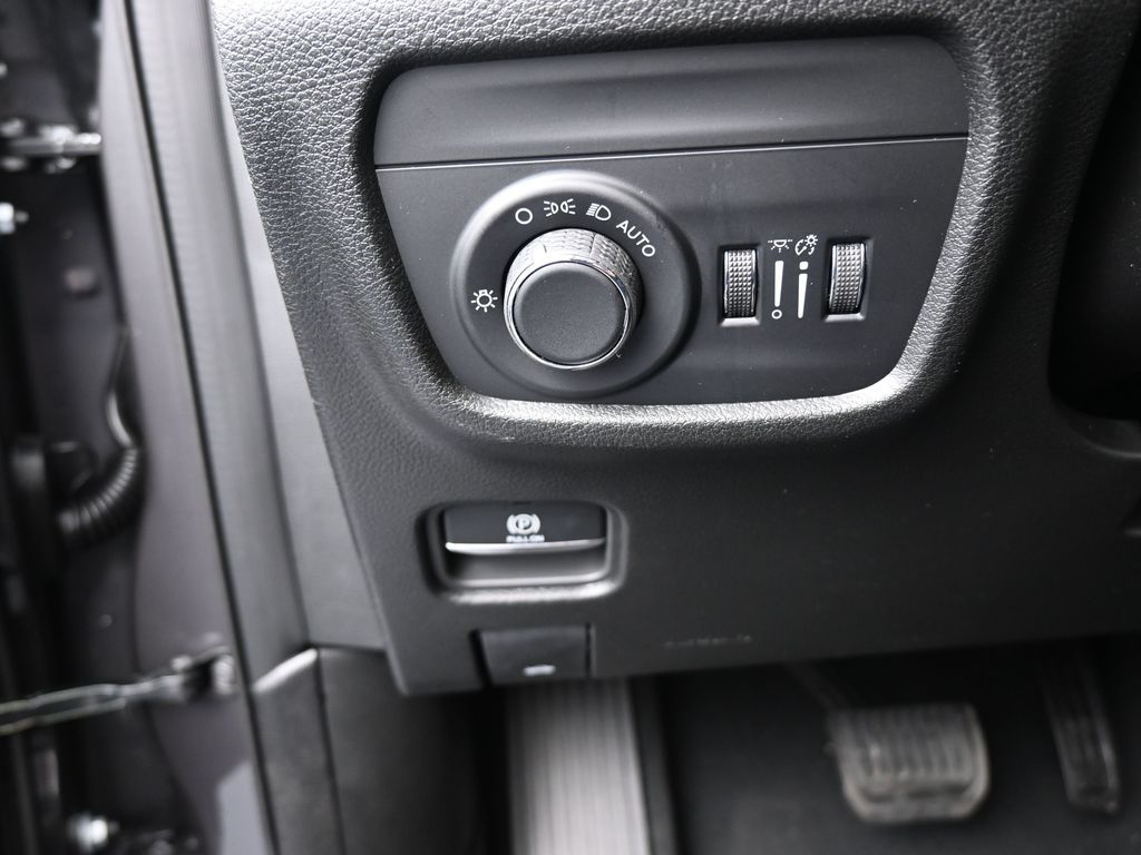 New 2025 Baltic Gray Metallic Clearcoat Jeep Altitude X image 26