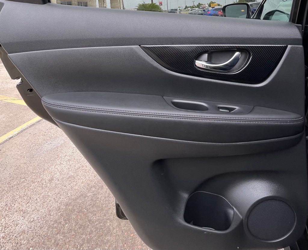 2017 Nissan Rogue SL Black at Autostrade
