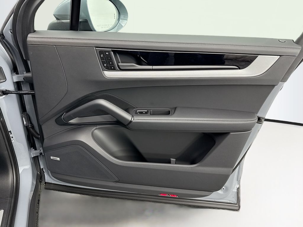 Thumbnail: 2026 Porsche Cayenne - 26