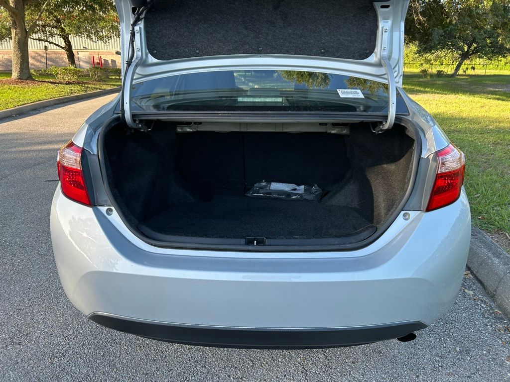 2018 Toyota Corolla LE 10