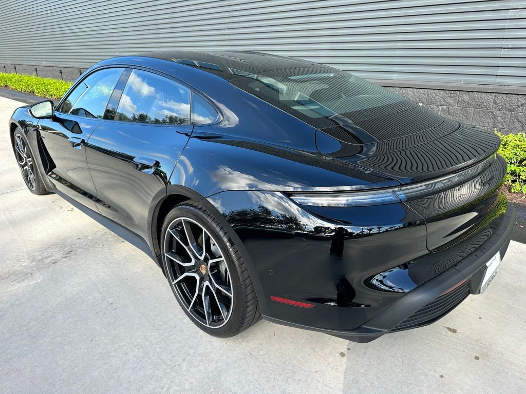 Thumbnail: 2025 Porsche Taycan - 3