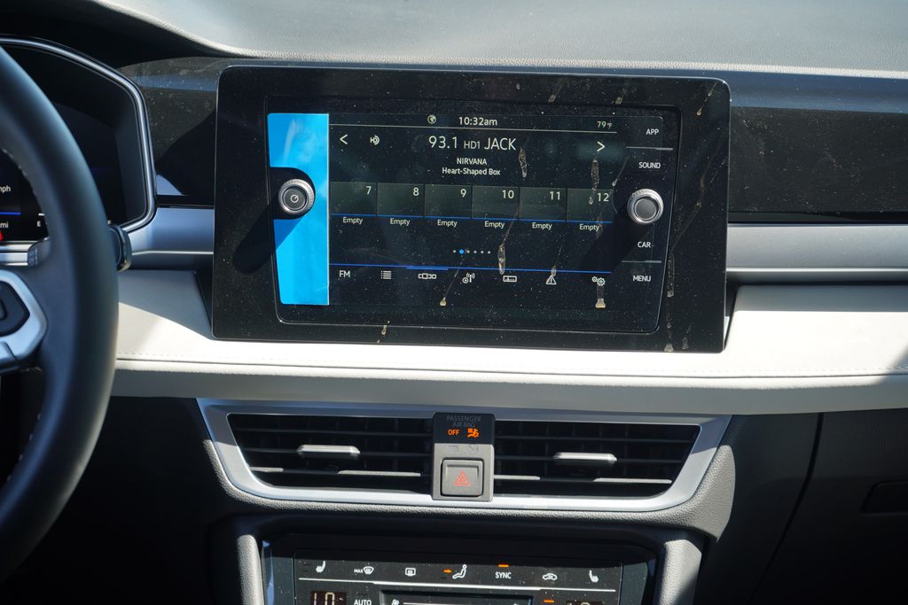 Thumbnail: 2025 Volkswagen Taos - 10