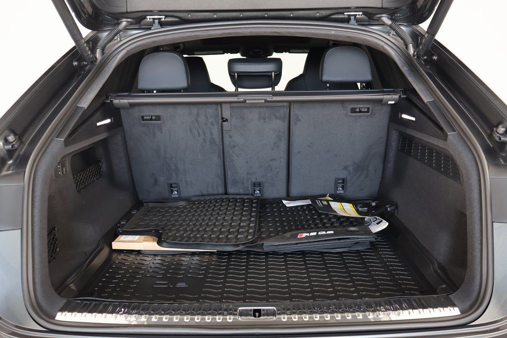 Thumbnail: 2026 Audi RS Q8 - 8