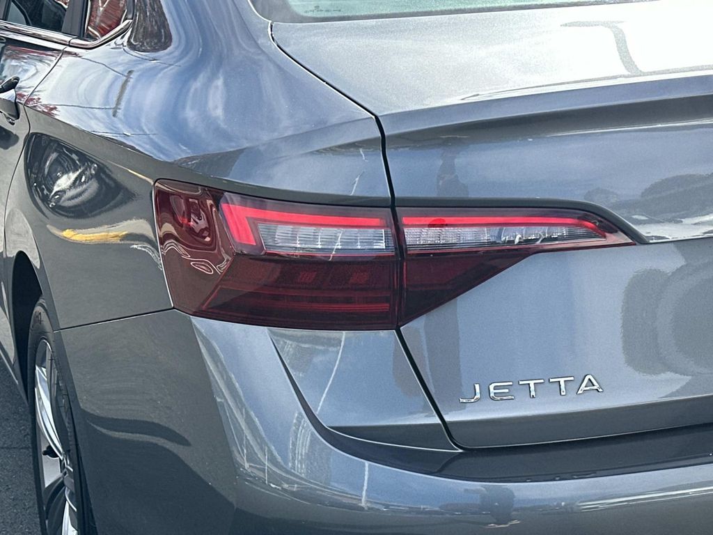 Thumbnail: 2022 Volkswagen Jetta - 10