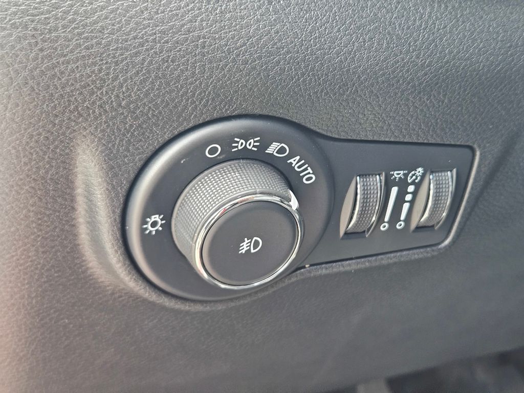 Used Car 2023 Jeep Compass  (red) Edition For Sale Under $25,000 In San Marcos, Texas