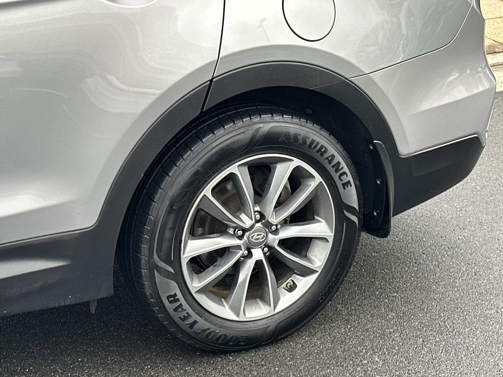 Thumbnail: 2018 Hyundai Santa Fe - 16