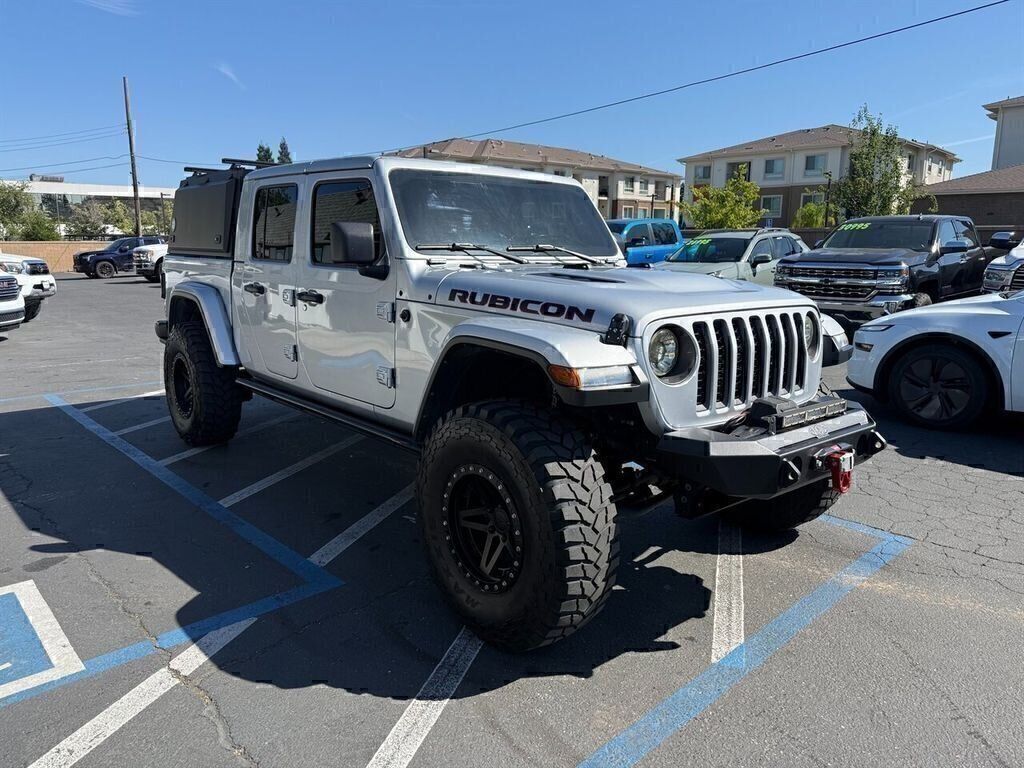 Silver Zynith Clearcoat 2022 Jeep Gladiator Pickup Truck Four-Wheel Drive 8-Speed Automatic
