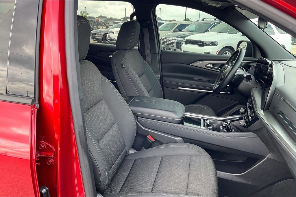 Used 2024 Chevrolet Traverse LT 4D Sport Utility