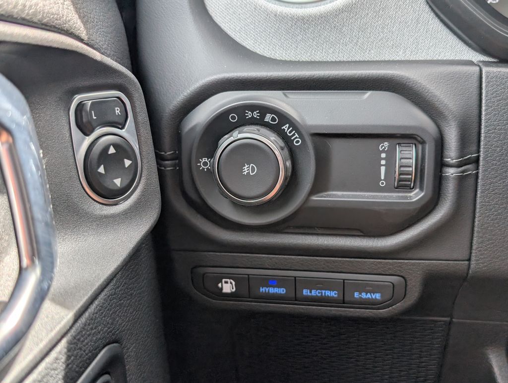 Used 2025 Jeep Wrangler SUV