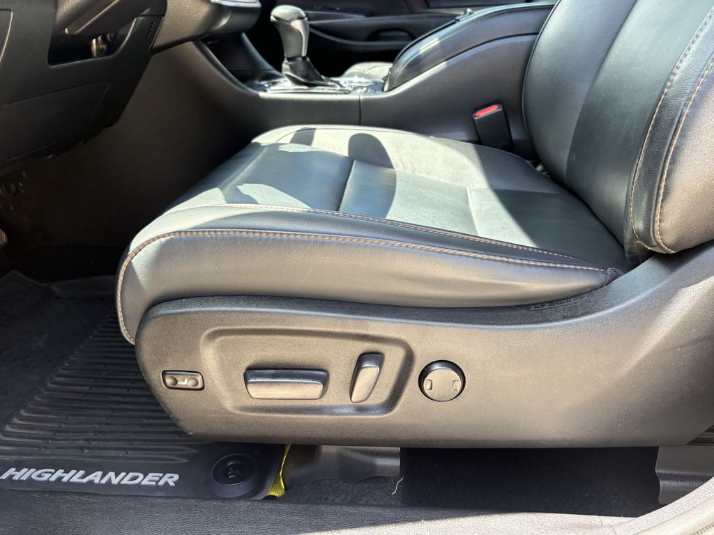 2019 Toyota Highlander XLE Gray at Gullo Toyota