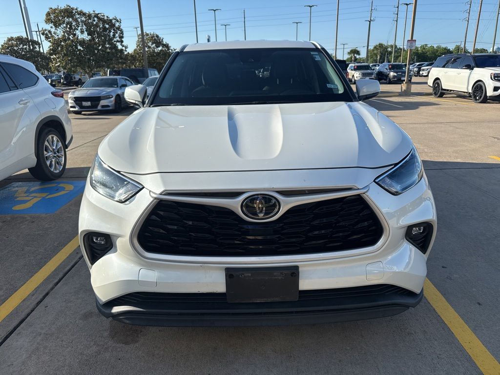 2021 Toyota Highlander LE White at Autostrade