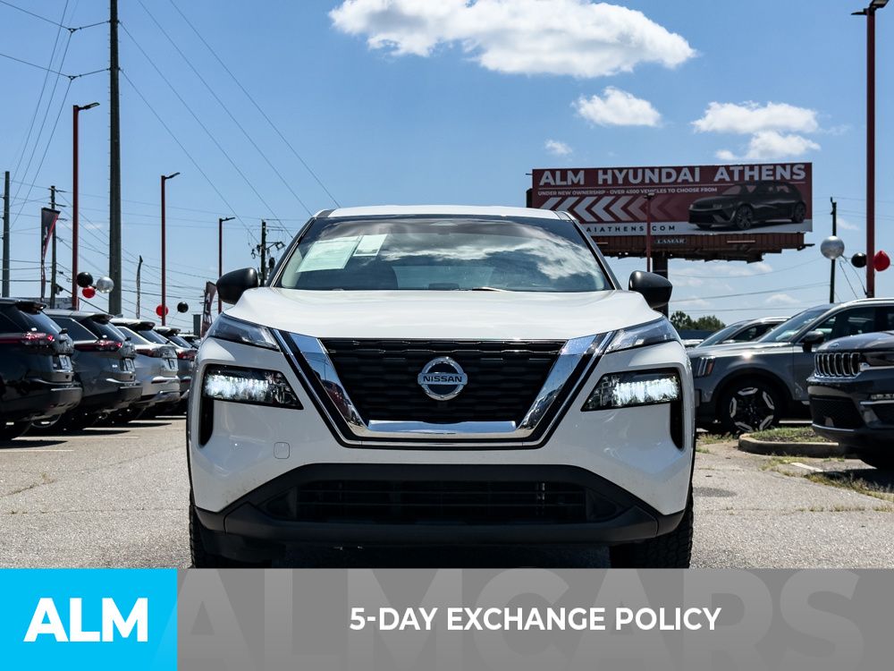 Used 2021 White Nissan S image 3