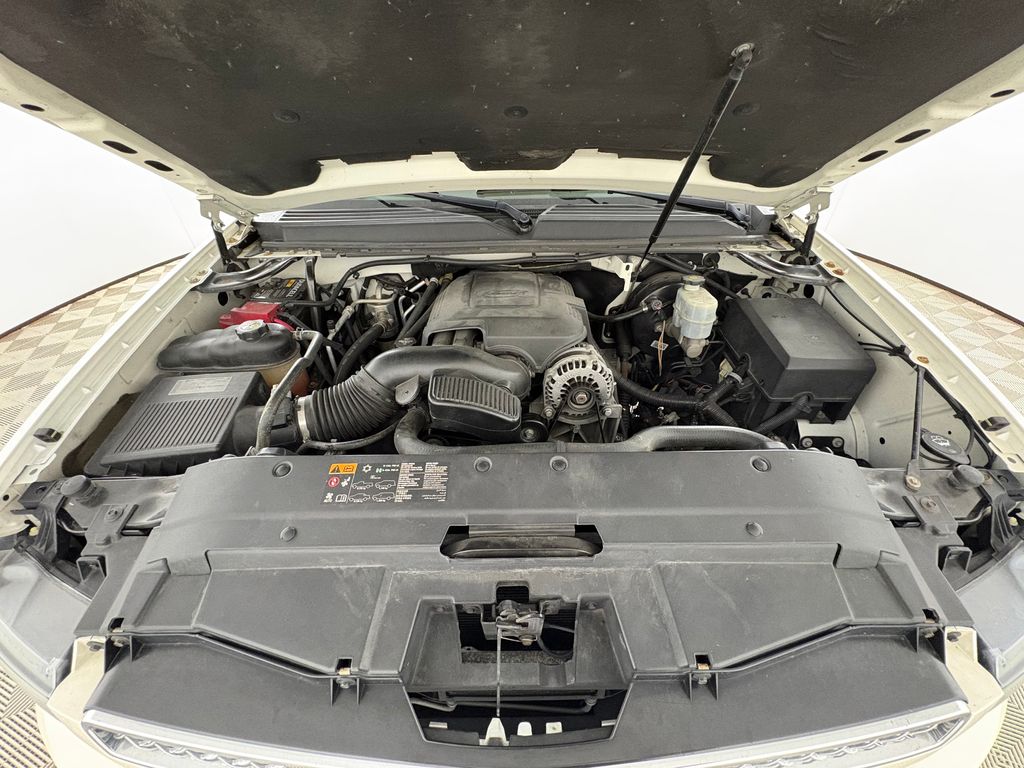 Used 2013 White Chevrolet LTZ image 33