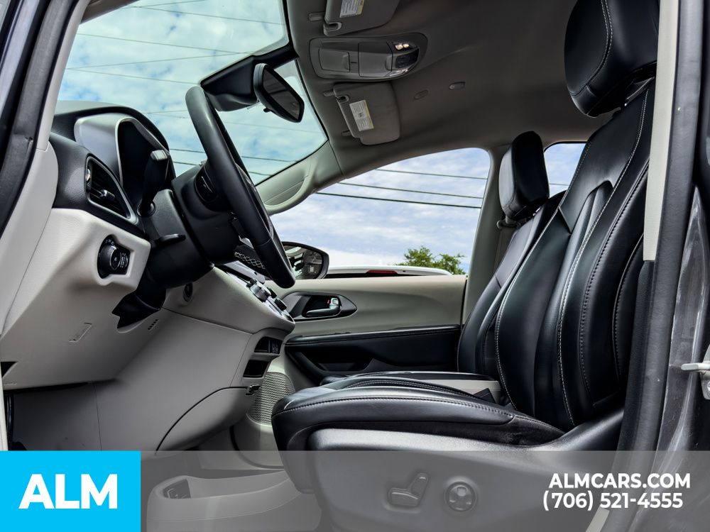 2023 Chrysler Pacifica Touring L - Photo 11