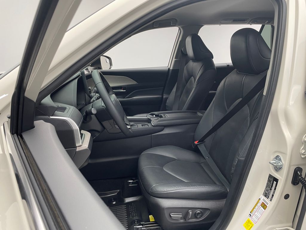 2024 Toyota Grand Highlander Limited 13