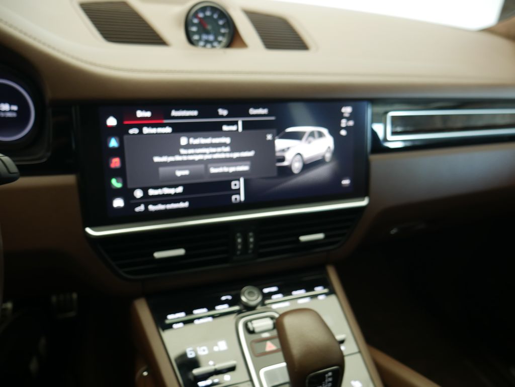 Thumbnail: 2023 Porsche Cayenne - 32