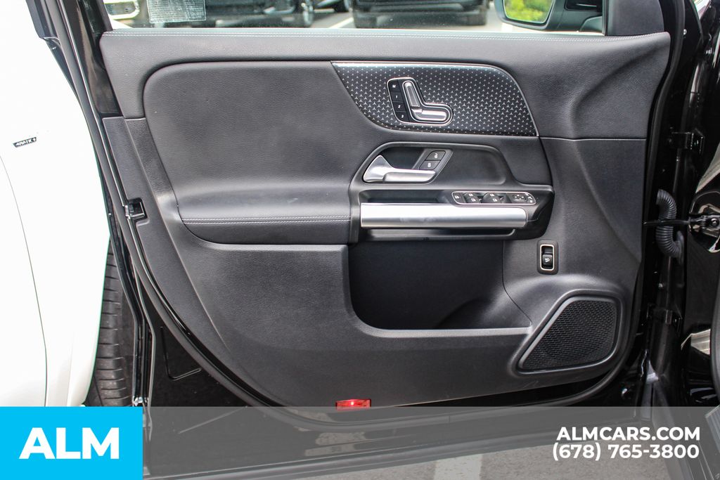 Used 2025 Black Mercedes-Benz GLA 250 image 37