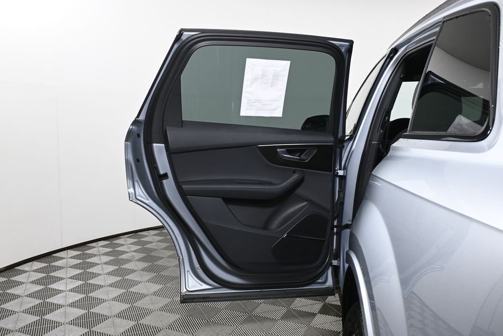 Thumbnail: 2024 Audi Q7 - 29