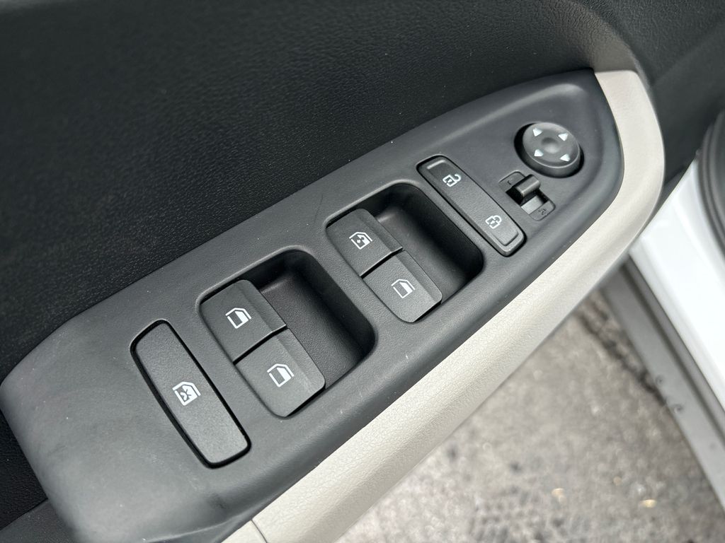 2025 Hyundai Venue SEL White at Baytown Hyundai