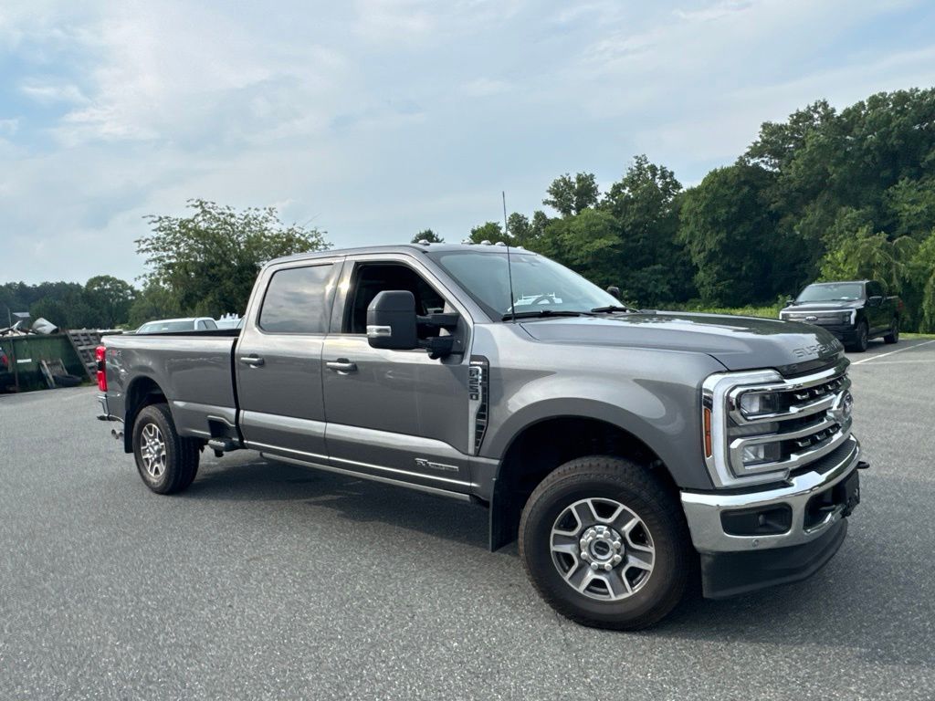 2025 Ford F-250 Super Duty Lariat Crew Cab 4WD