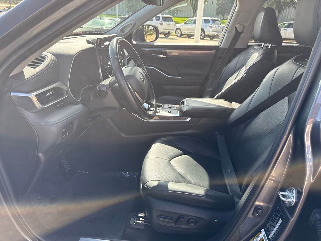 Used 2023 Toyota Highlander Hybrid SUV
