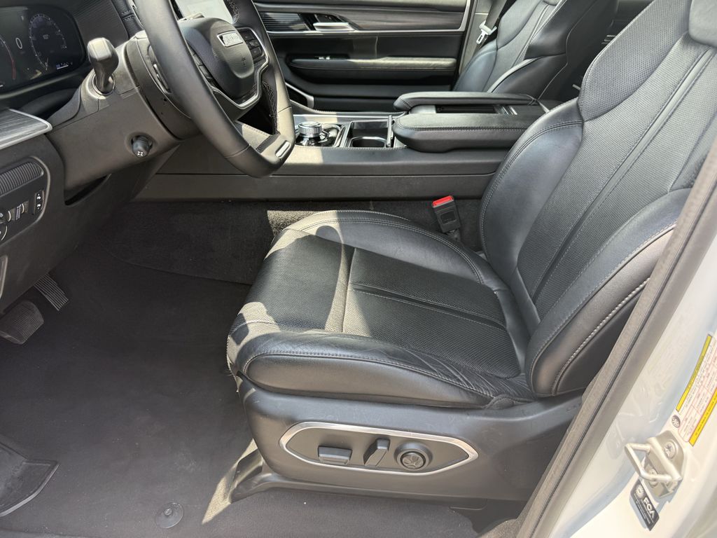2024 Jeep Wagoneer Series II White at River Oaks CDJR