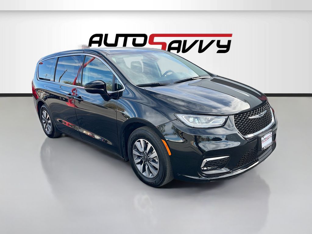 2024 Chrysler Pacifica PHEV Select