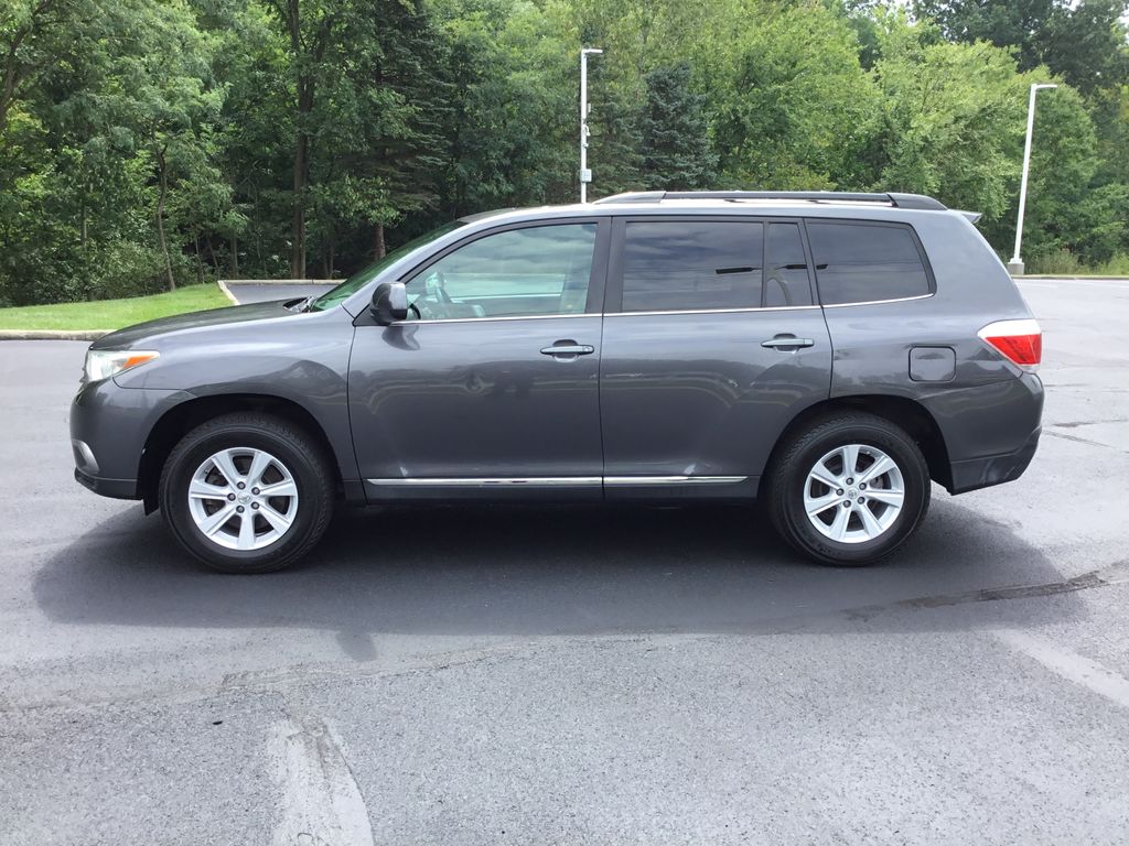 Thumbnail: 2013 Toyota Highlander - 2