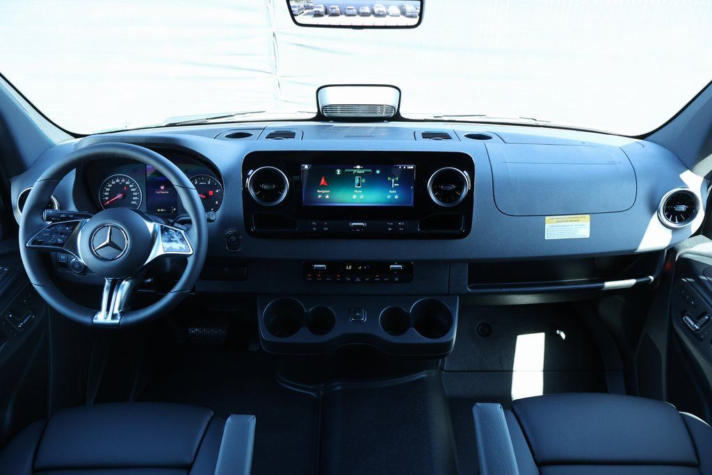 Thumbnail: 2026 Mercedes-Benz Sprinter - 4